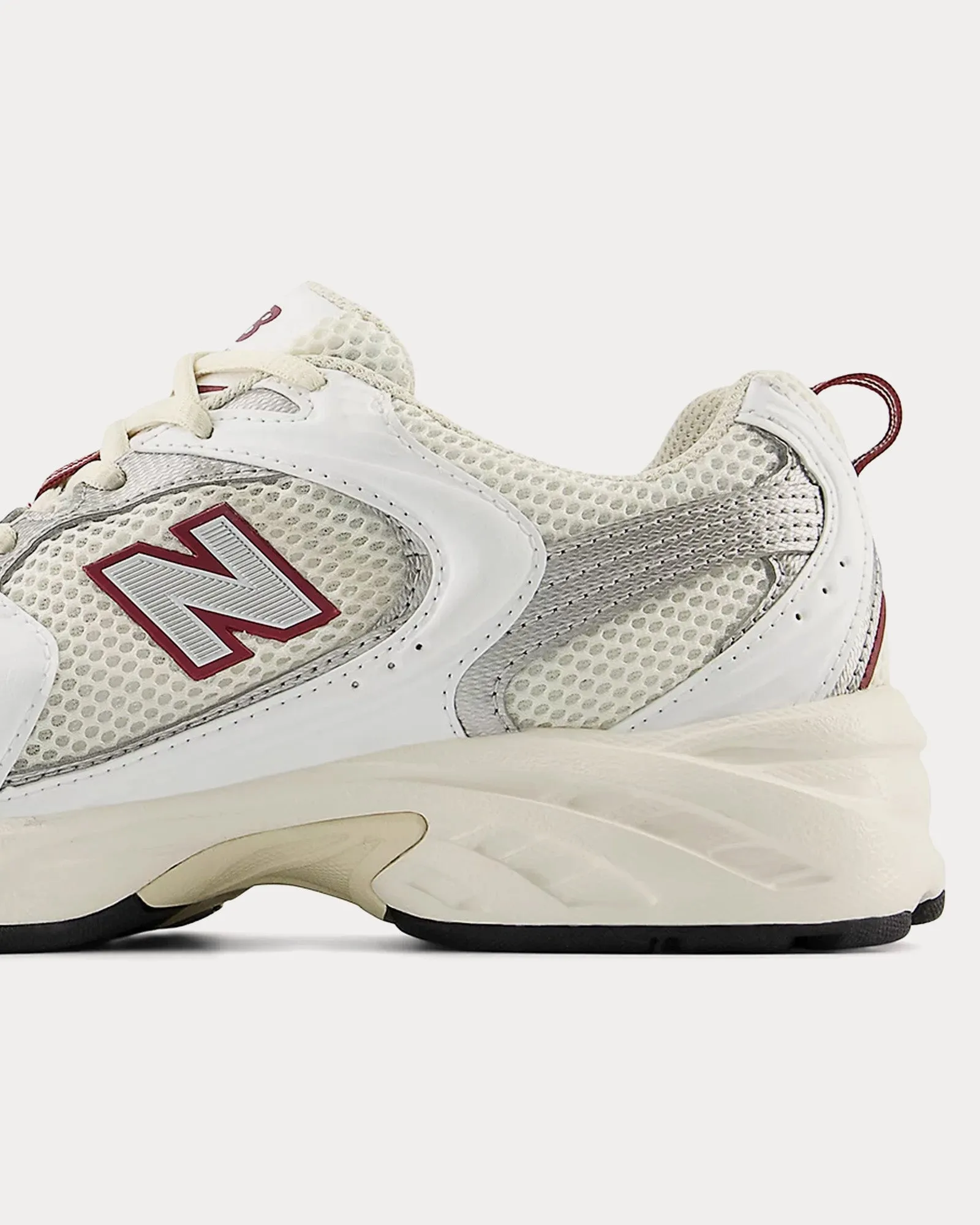 530 Sea Salt / White / Mercury Red Low Top Sneakers