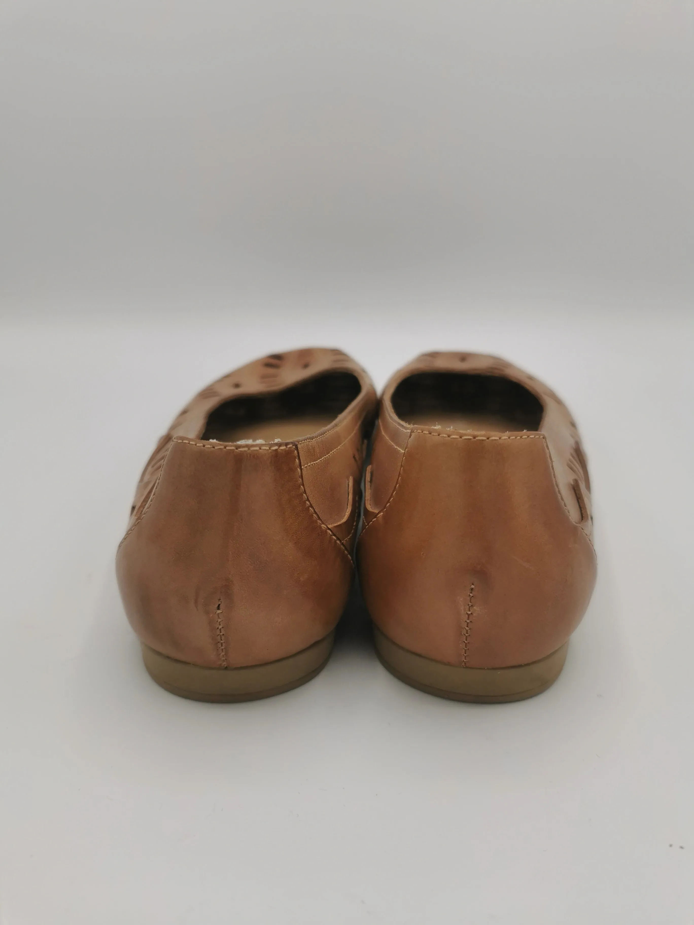 WOMENS SIZE 8M - JESSICA Sport, Leather Bohemian Flats 'Katelyn' NWB B60